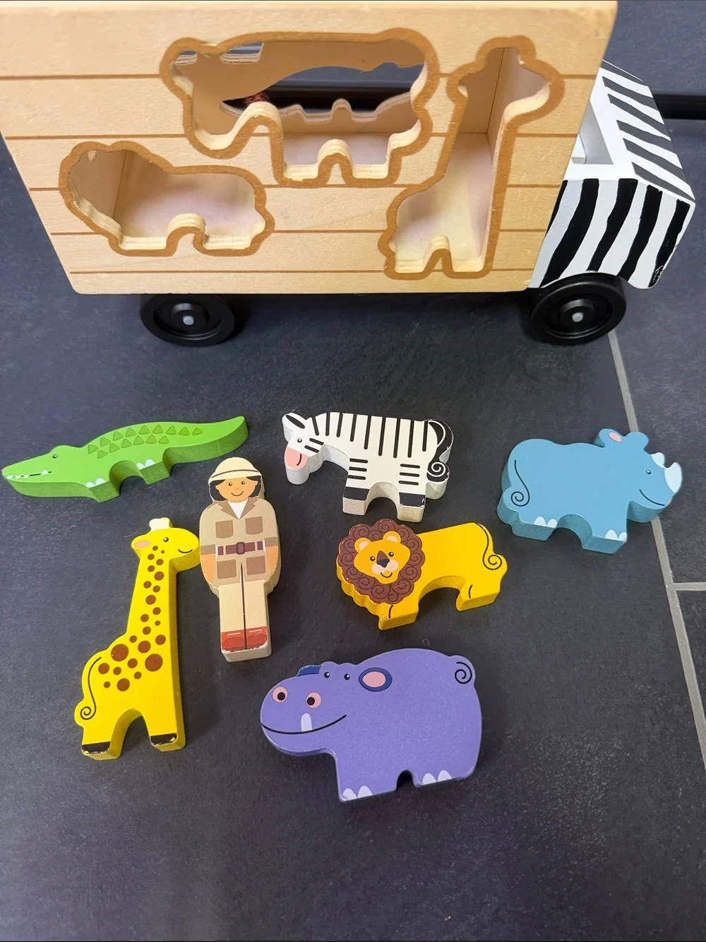Melissa & Doug Animal Rescue Shape-Sorting Truck - Wooden Toy With 7 pieces